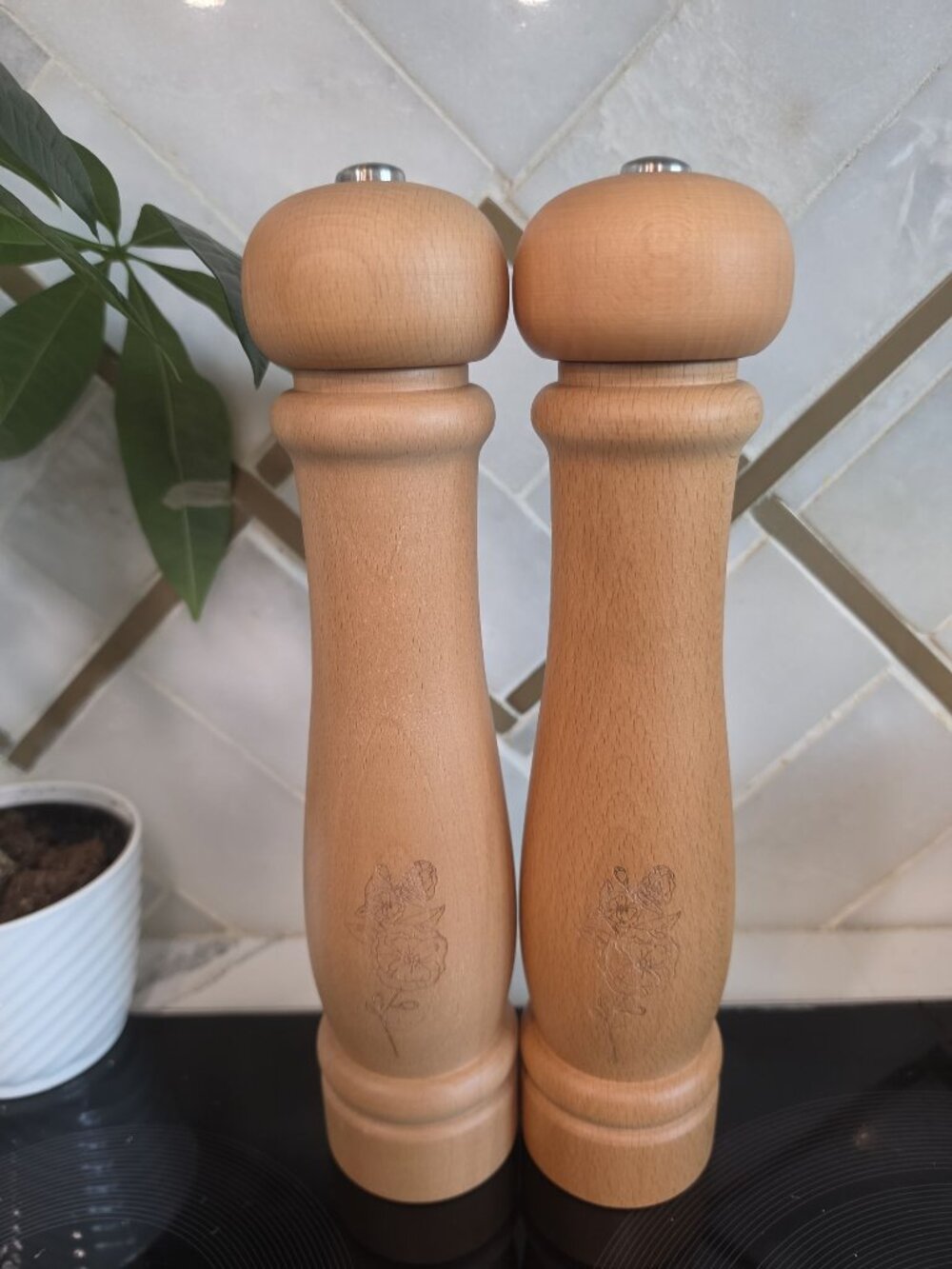 Lidia's Kitchen NIB Natural wood automatic Salt Pepper Grinder Floral Engraving